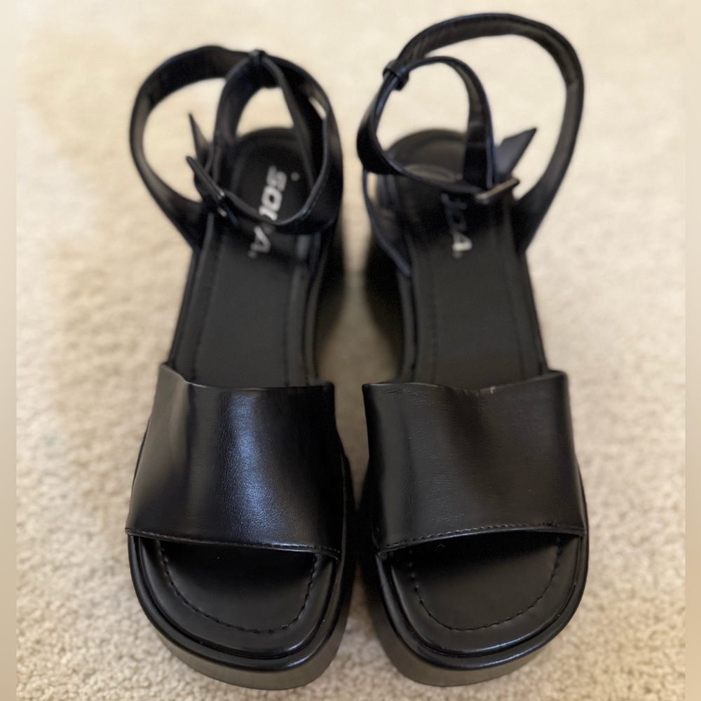 Stylish Black Wedges